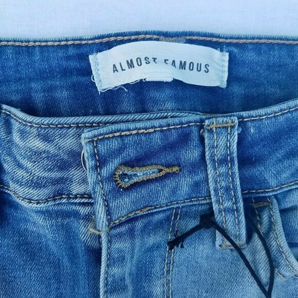 WOMEN'S Almost Famous Hi-Rise Distressed Super Skinny. Size 5. New With Defect - Picture 8 of 9